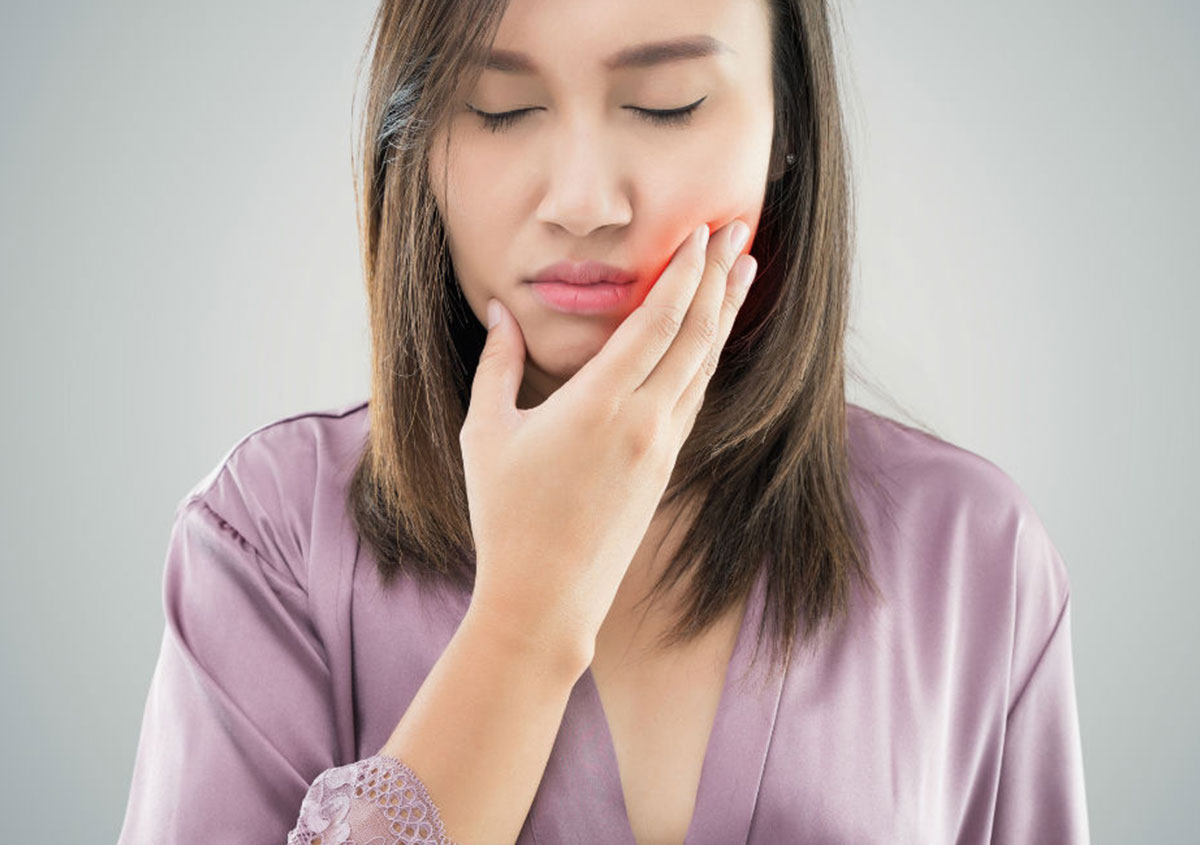 Woman having toothache